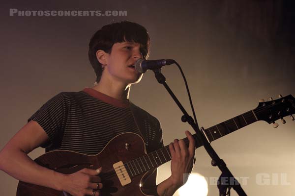 BIG THIEF - 2017-10-31 - PARIS - Cafe de la Danse - Adrianne Elizabeth Lenker